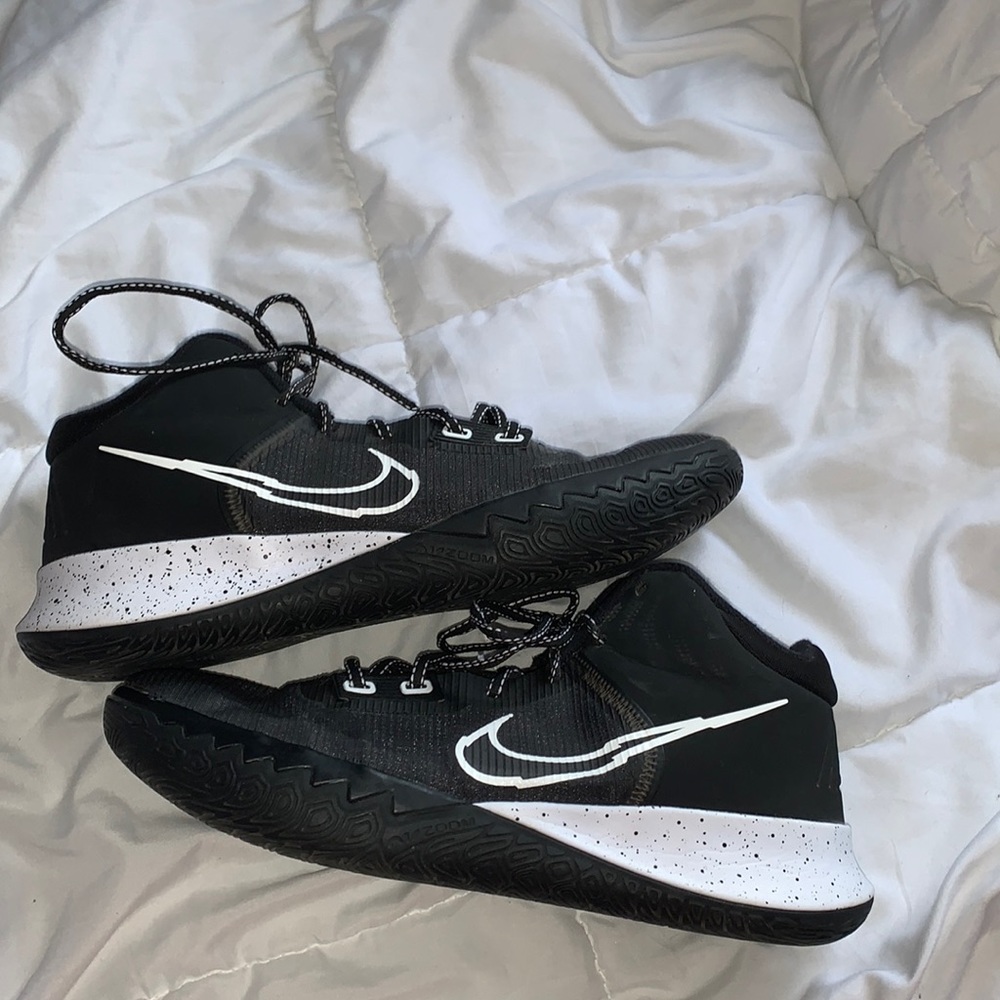 Kyrie Air zoom basketball shoes